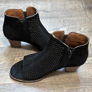 Vionic Black Peep-Toe Ankle Booties